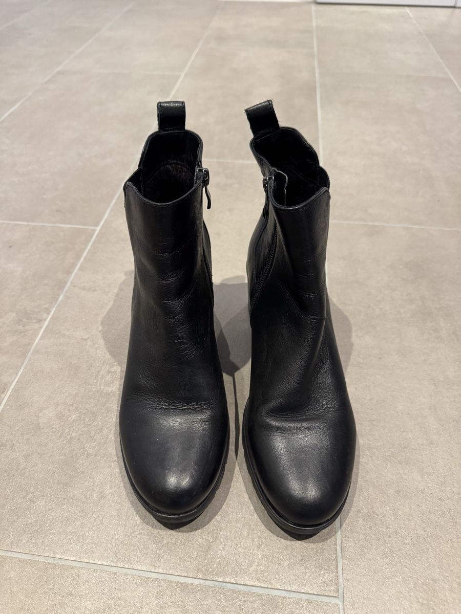 Roberto Santi Scarpe da donna: Leder-Stiefeletten in schwarz  – Usato da Sulgen venduto da a_fonsi