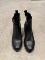 Leder-Stiefeletten in schwarz 