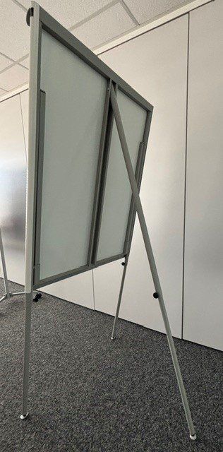 Lavagne: Flipchart Weiss mit Standfuss – Usato da Dürnten venduto da jungfarmer10 2