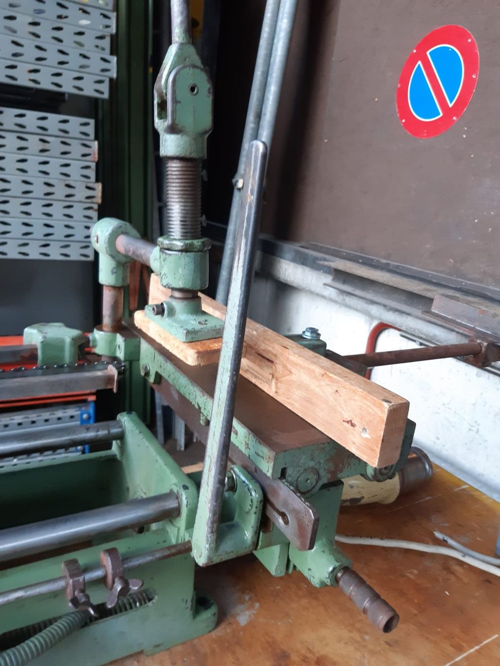 Festo Tutte le macchine: Wandkettenstemmer Festo, 380 V – Usato da Ulisbach venduto da MSH01 7