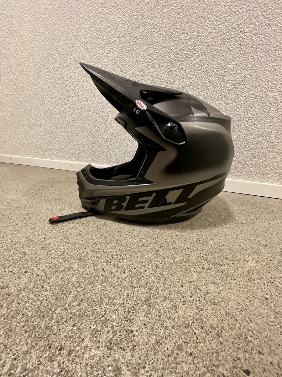 Bell Caschi: Casque intégral BELL – Nuovo (secondo la descrizione) da Sâles (Gruyère) venduto da Maxmetraux