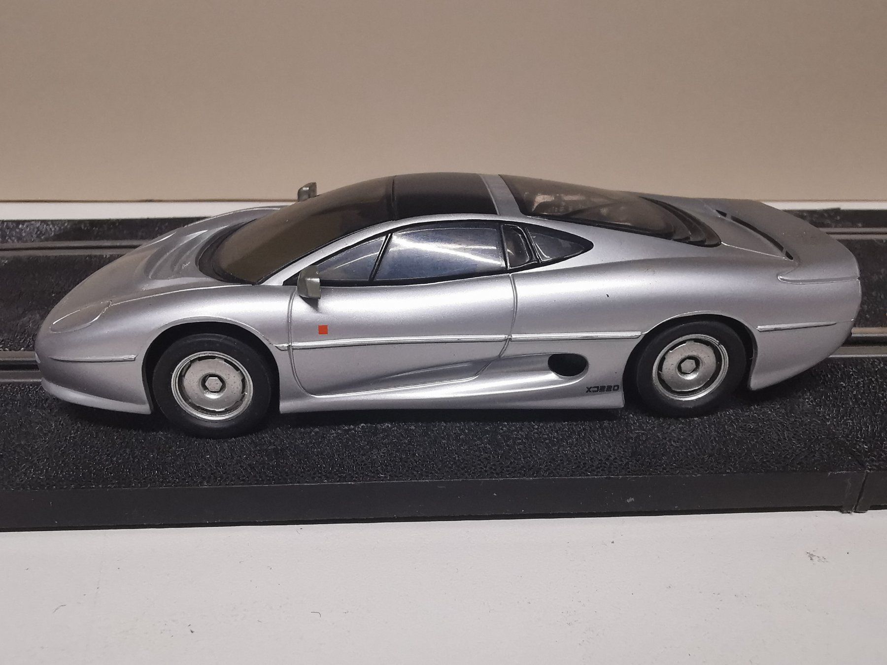 Piste: Scalextric Jaguar XJ220  1/32 – Usato da Winterthur venduto da Lonpos1 2