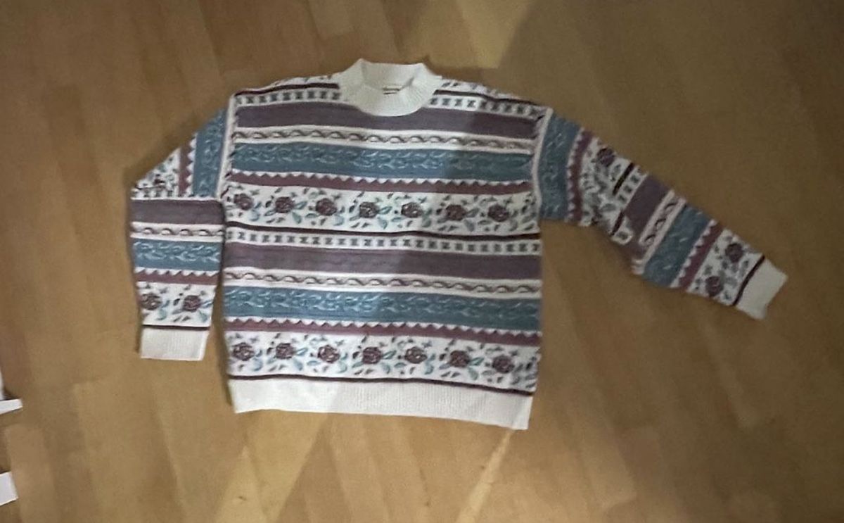 Pullover & Sweatshirts: Rework Pullover – Gebraucht aus Buchs AG von Swiesandra