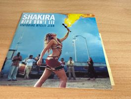 Shakira Featuring Wyclef Jean – Hips Don't Lie