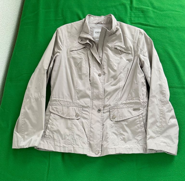 Geox Vestes: Geox Damen Übergangsjacke hellbeige / Grösse 38 – D'occasion à Dübendorf par Troll_88