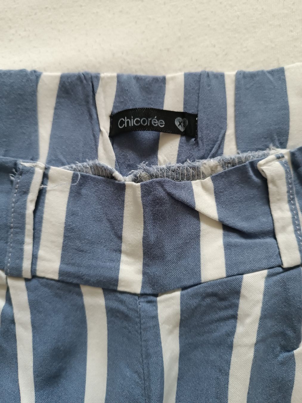 Pantalons: Damen Hose hellblau-weiss gestreift, Grösse XS – D'occasion à Luzern par sim_lqq2 1