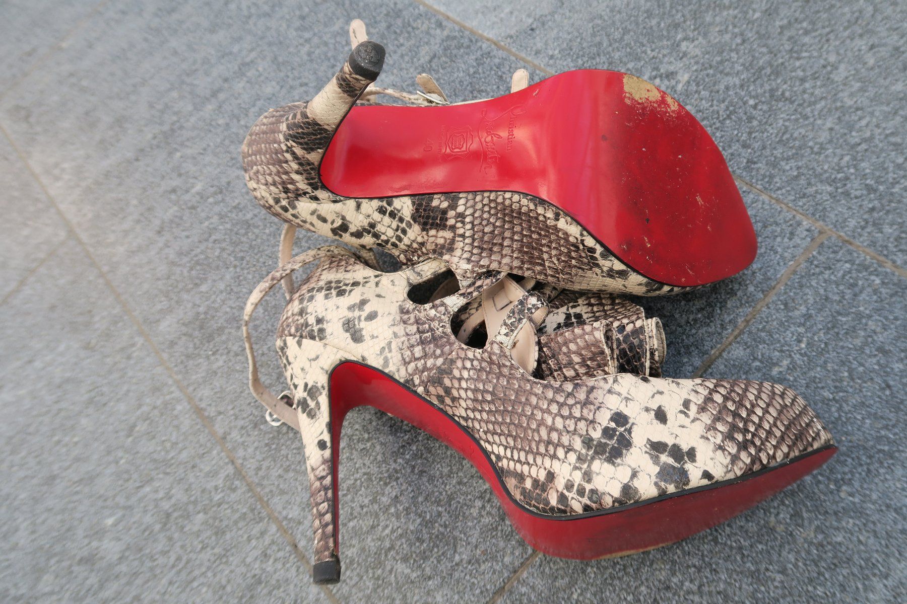 Christian Louboutin Damenschuhe: Schuhe Vintage, defekt, Gr. 40 – Defekt aus Strengelbach von lana40