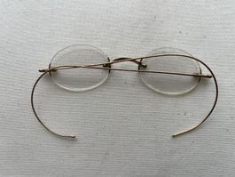 Alte Brille um 1920 mit Originaletui