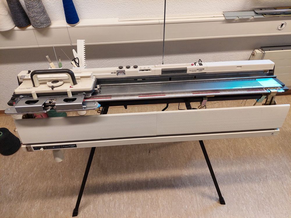 strickmaschine-empisal-700-mit-doppelbett-und-gestell-defekt-in