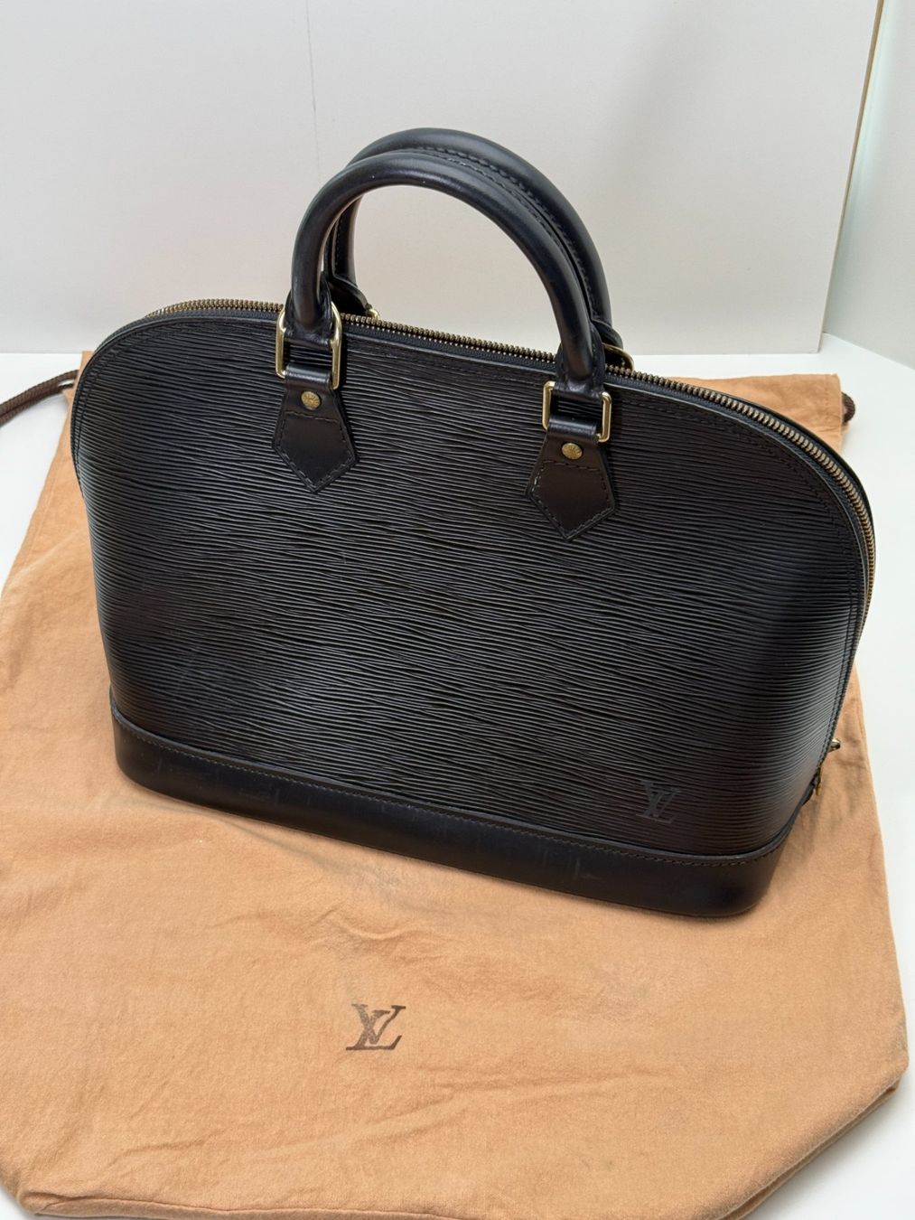 Louis Vuitton Borse da donna: Classique Louis Vuitton Alma Epi PM + cadena, clé, dust bag – Usato da Genève venduto da rosebud635