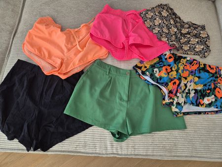 Kleiderpaket Shorts 6 Stück / Adidas, Gina Tricot usw.