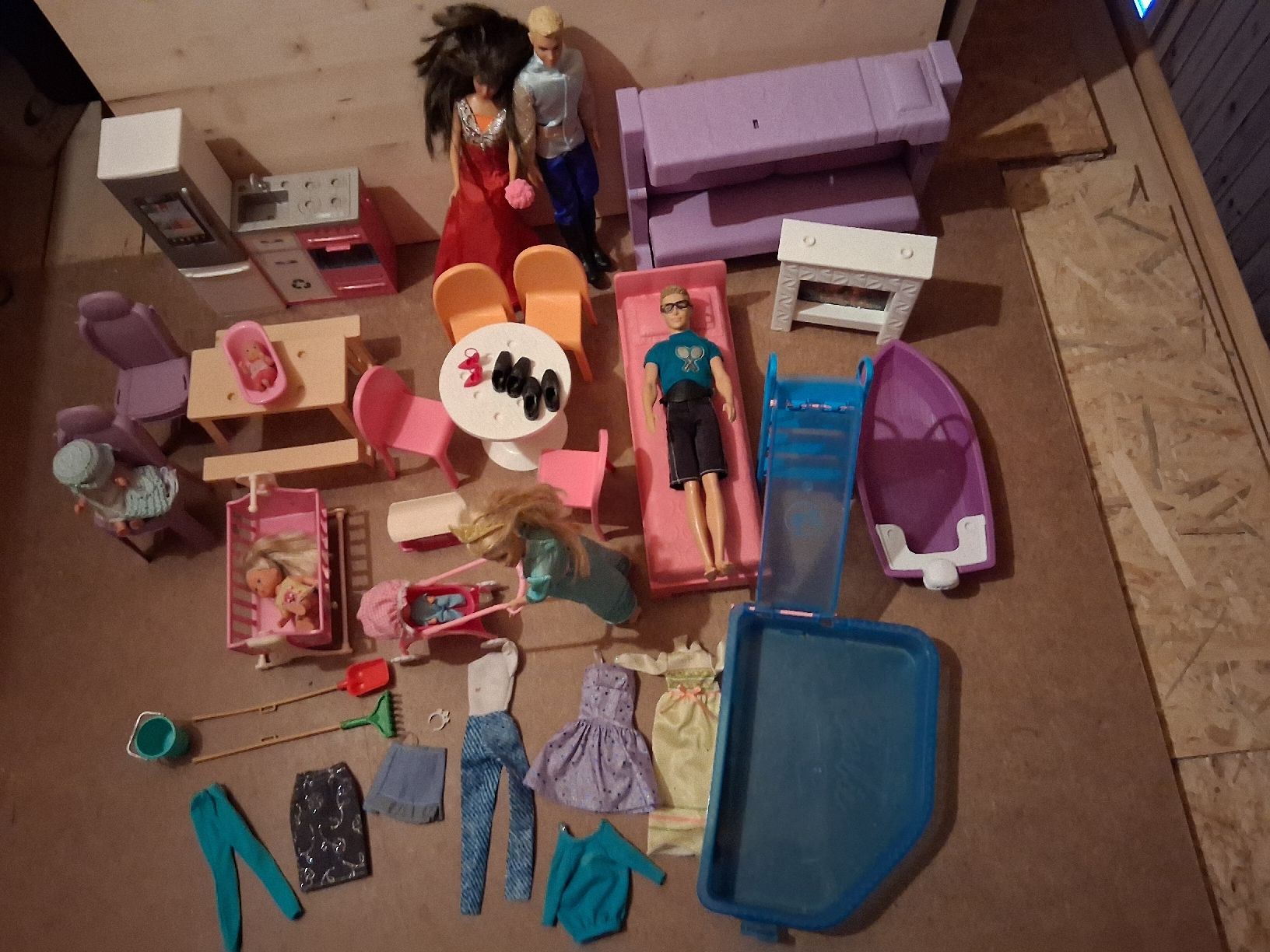 Bambole: Barbie mit Zubehör und Möbeln  – Usato da Schwellbrunn venduto da corluk 1