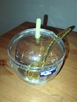 Glasschale mit Deckel und Löffel