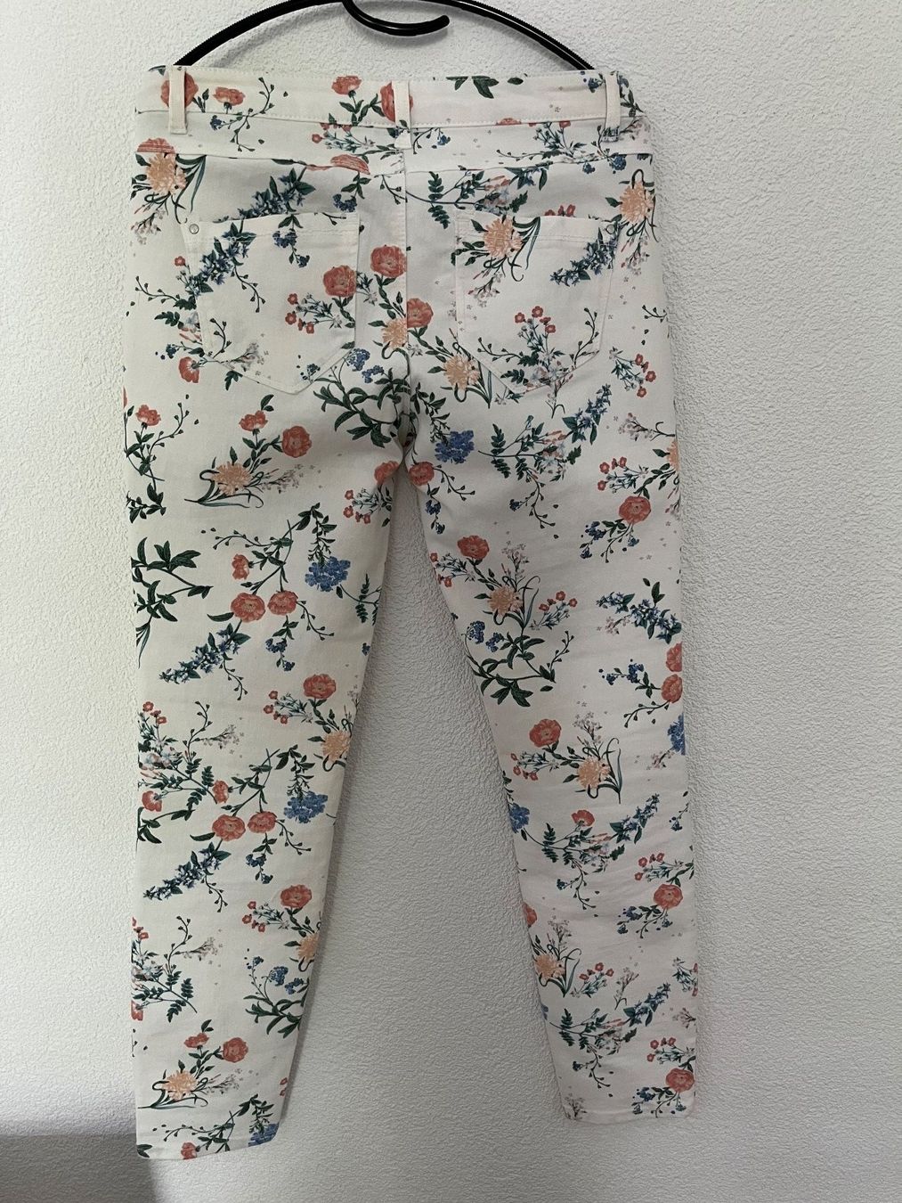 C&A Jeans: Jeans beige mit Blumen - Muster , Grösse 36 – Usato da Lohn-Ammannsegg venduto da panywa 1