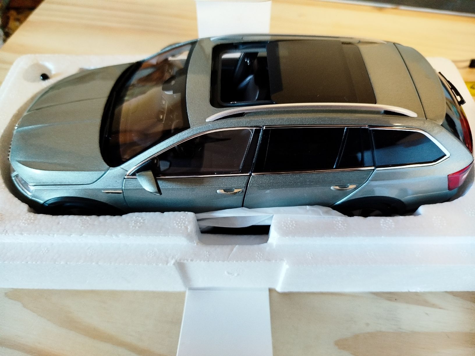Skoda Modellini d'auto: Modèle réduit 1/180Skoda Octavia Combi  – Nuovo e nell'imballaggio originale da Neuchâtel venduto da lyd_67kk 6