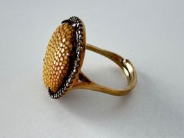 Eleganter Rochenring aus Sterlingsilber mit grünen Steinen