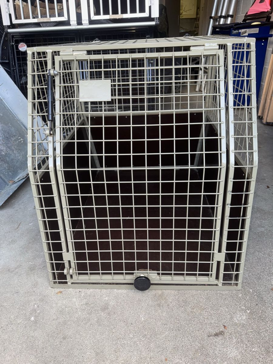 Käfige, Transport & Sicherheit: Metall Hundebox – Gebraucht aus Gerlafingen von alfredzeltner03