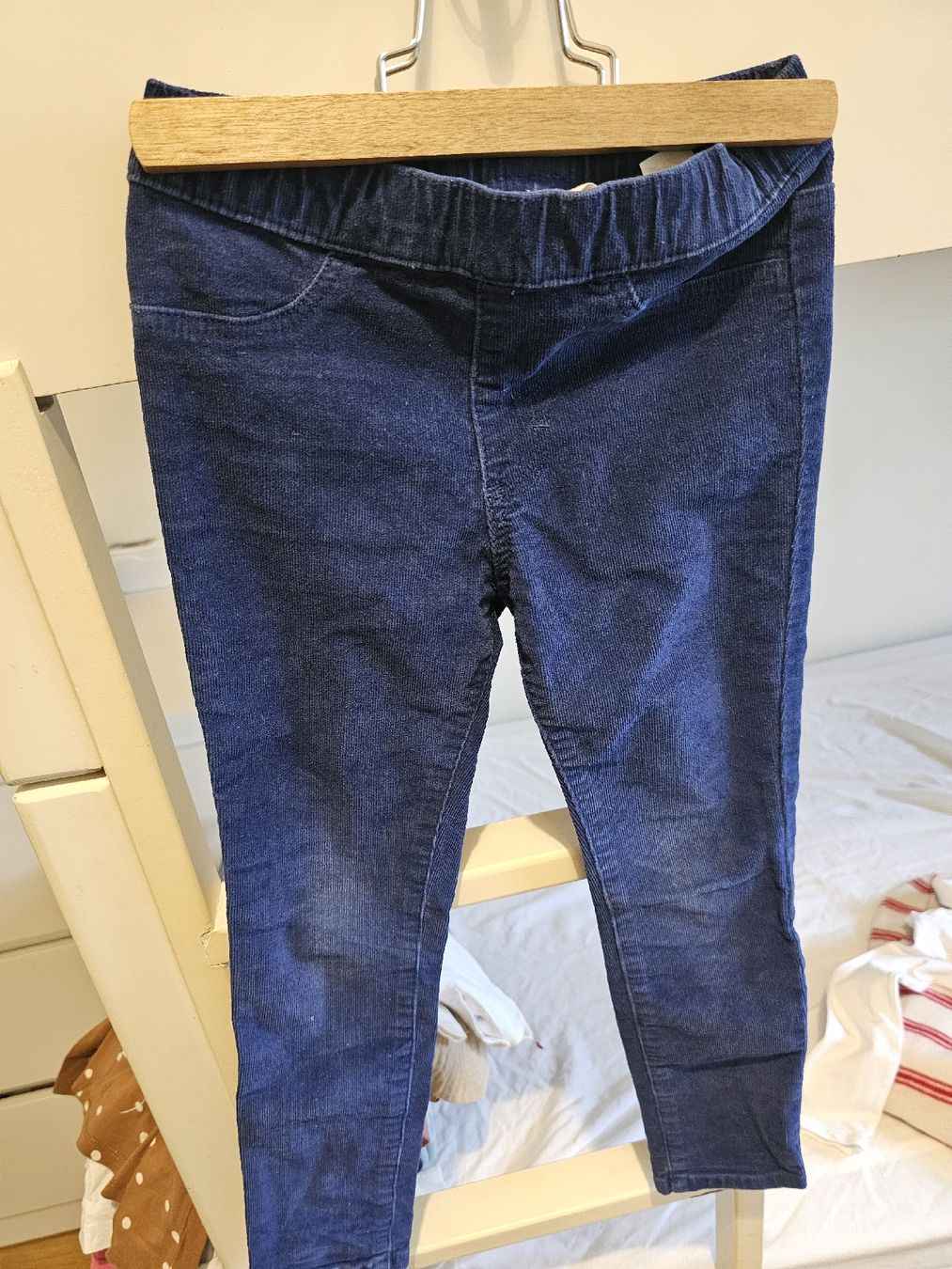 H&M Pantaloni: H&M Pull on velvet trousers – Usato da Cologny venduto da Selin34