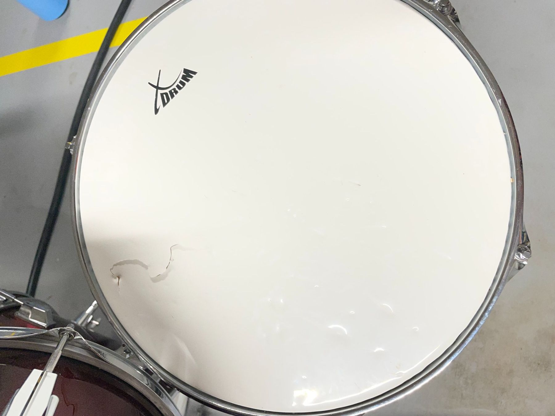 Strumenti musicali: Kinder Schlagzeug mit Hocker – Usato da Ehrendingen venduto da Bretzelchen 1