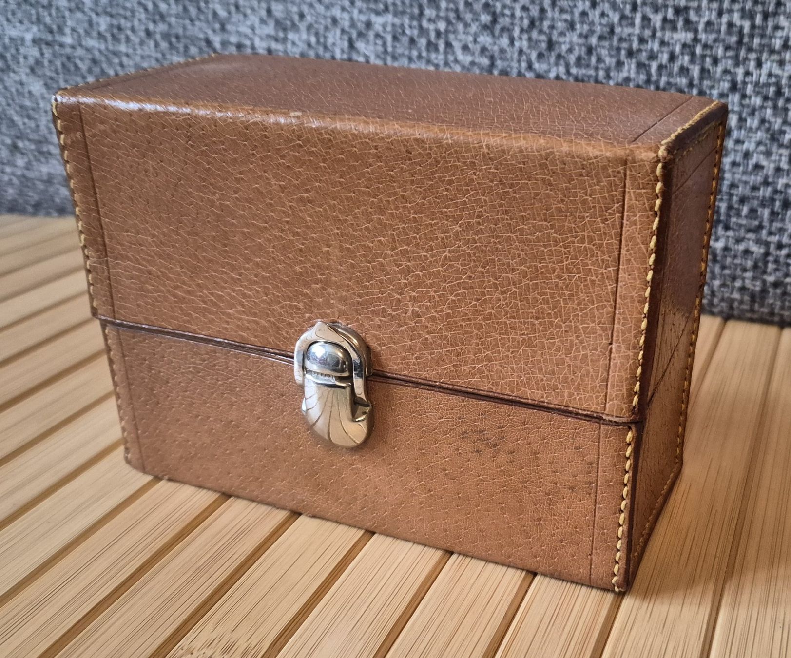 Flaconi: 3 Vintage Parfumflacons in Lederbox – Usato da Basel venduto da Kurioses 4