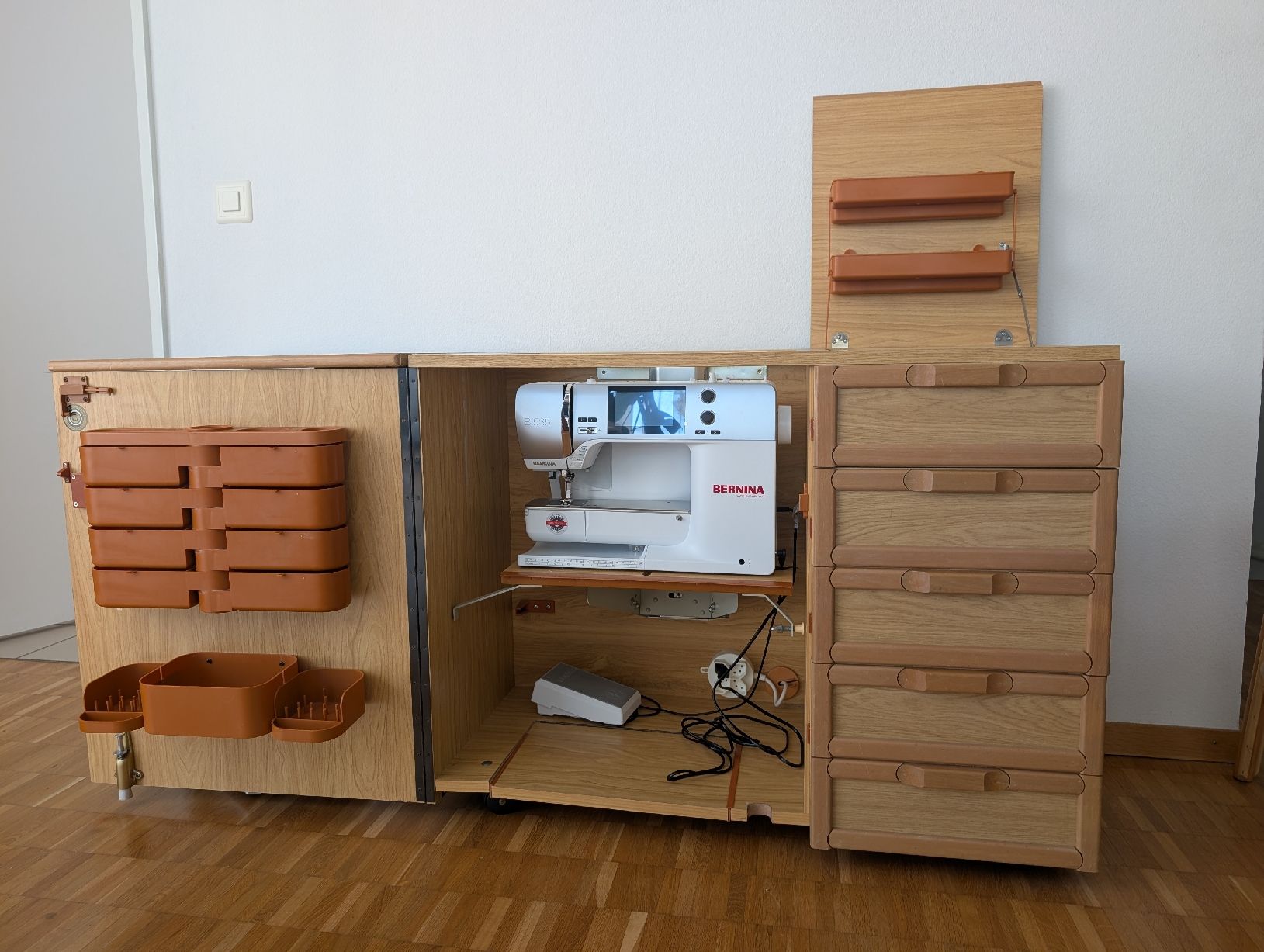 Machines à coudre: Nähtisch zum Aufklappen – D'occasion à Zürich par Mhoch 1
