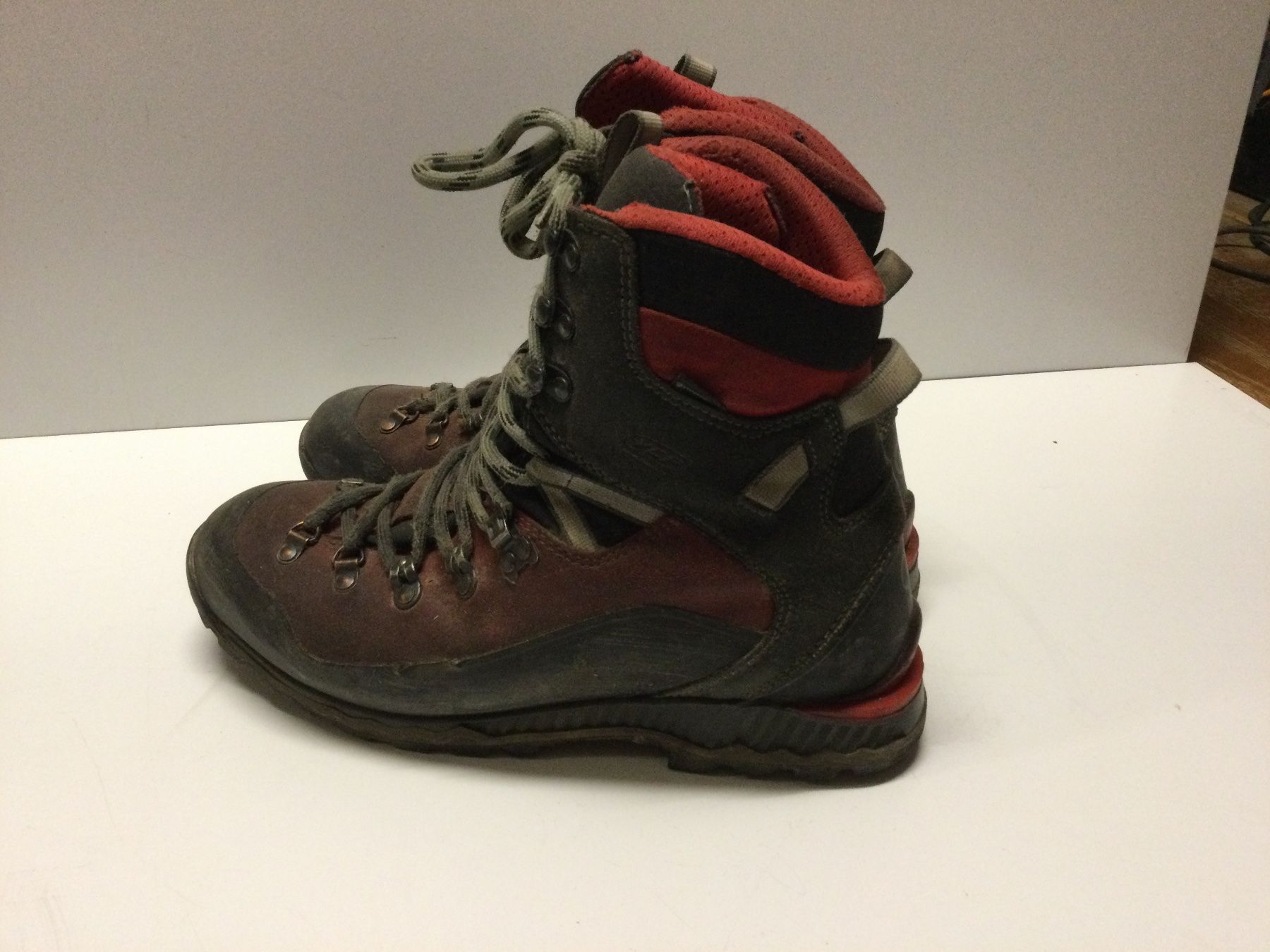 Sherpa Scarpe da uomo: Sherpa Wanderschuhe (42,5) – Usato da Achseten venduto da polarw 1