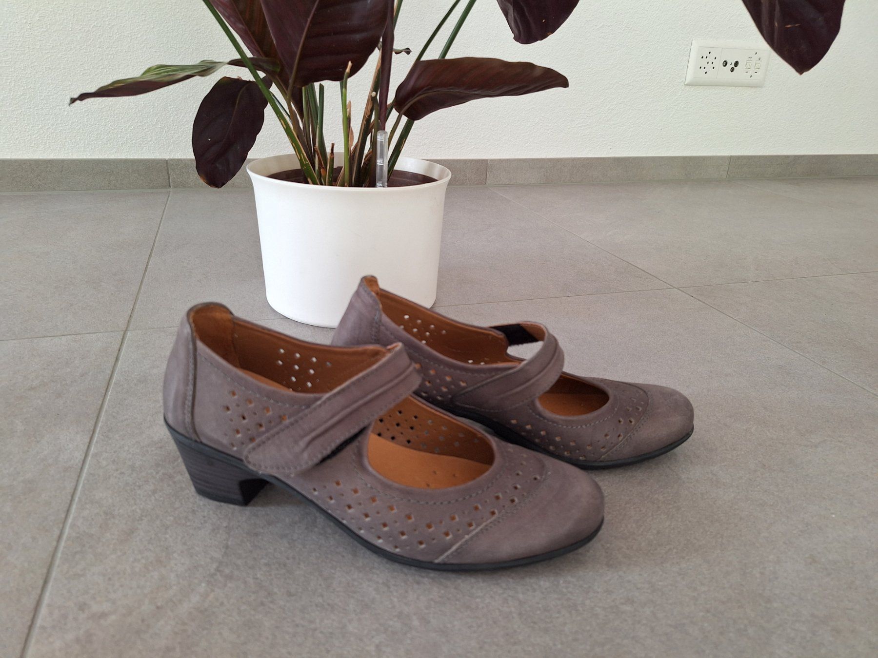 Scarpe da donna: Pumps mit Riemen – Nuovo (secondo la descrizione) da Mühlethal venduto da prackendorf 1