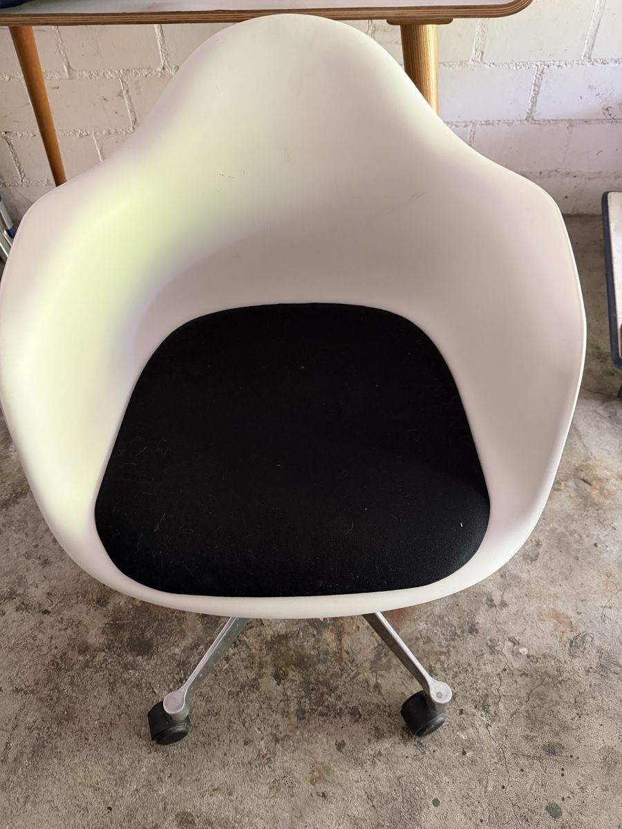 Eames Sedie: Eames Bürostuhl – Usato da Winterthur venduto da FrauMahler