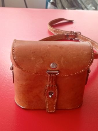 Schöne Vintage Tasche für ein Feldstecher Massiv Leder.