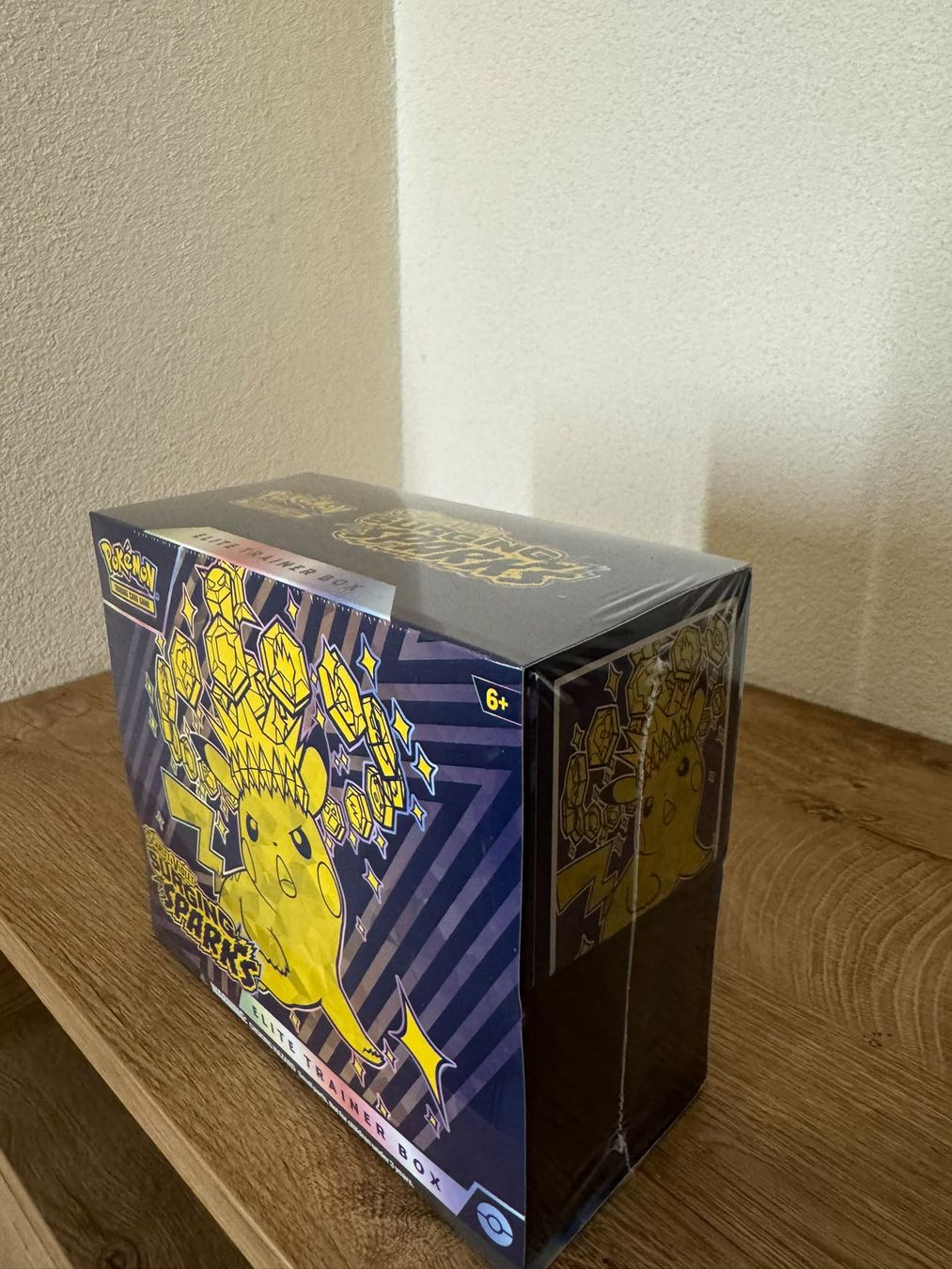 Pokémon Cartes à collectionner: Pokemon Surging Sparks ETB Englisch Sealed – Neuf avec emballage d'origine à Matzingen par Poke.Baer 1
