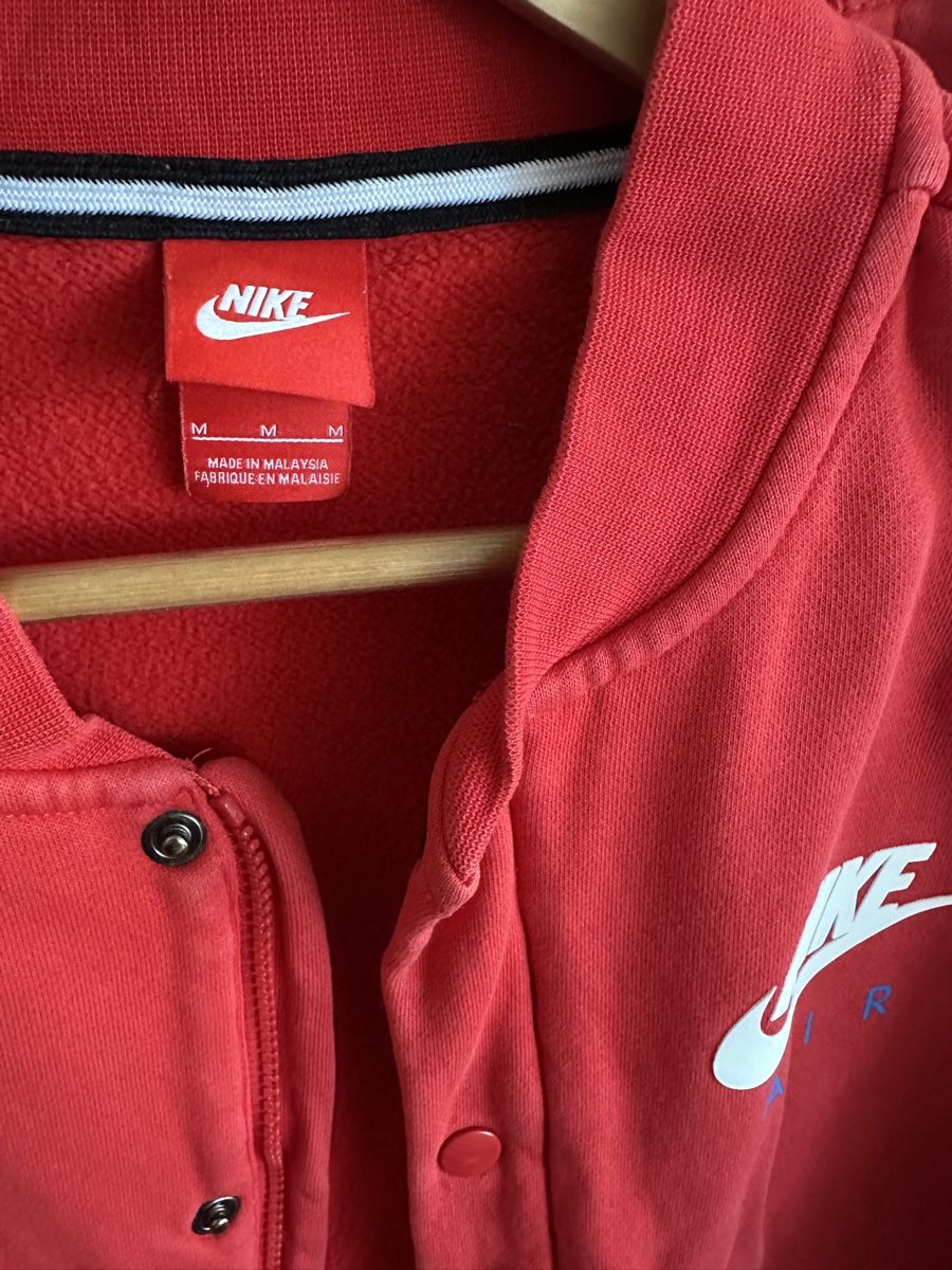 Nike Kleiderpakete: Nike cardigan und jogging Gr. M – Gebraucht aus Mont-sur-Lausanne von jolieresale 1