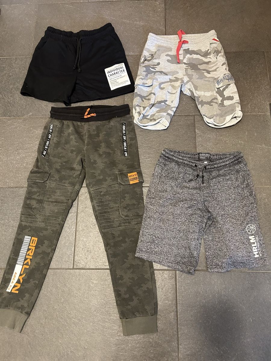Lotti & Set di vestiti: Shorts Grösse 140-152 – Usato da Merishausen venduto da Yvili