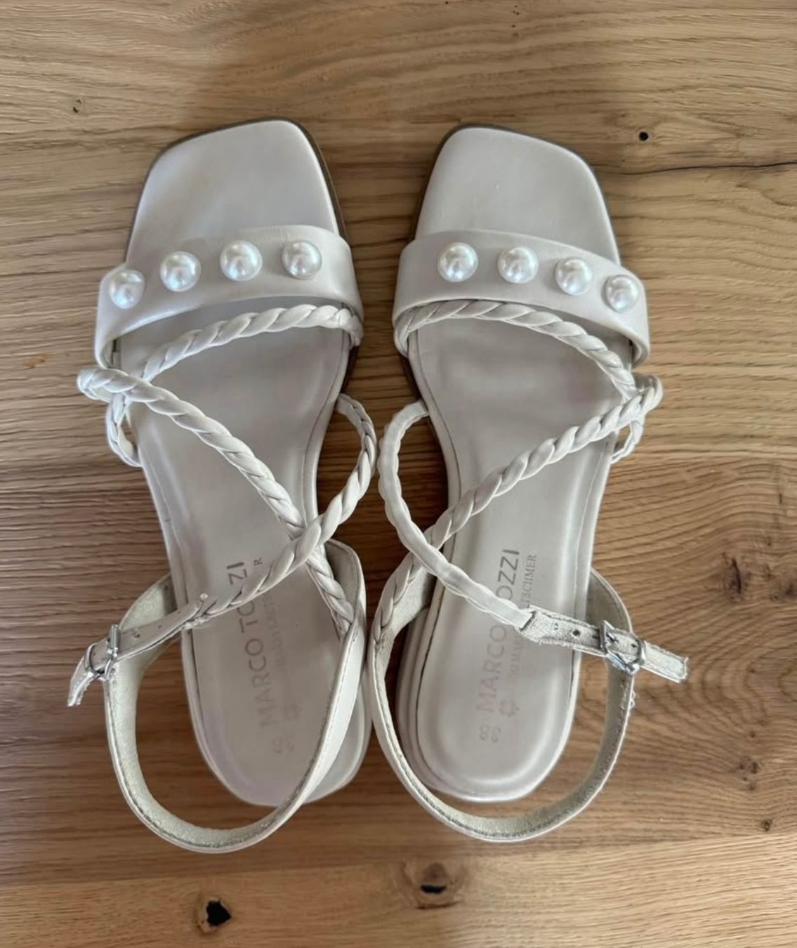 Scarpe da donna: Schöne Sandalen mit Perlen – Usato da Volketswil venduto da mei_myy5