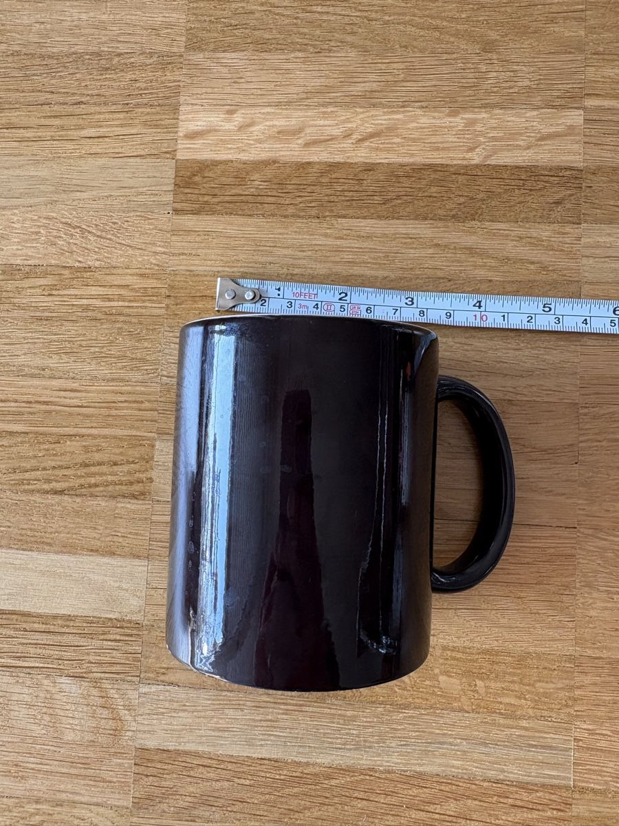 Tazze: Tasse noire avec révélation chaleur – Usato da Fribourg venduto da bappenzell