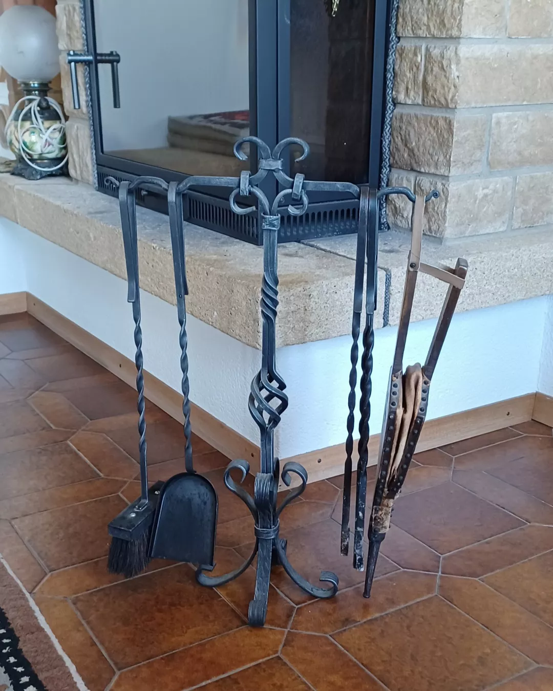 Camini: Serviteur cheminée - fer forgé avec plusieurs accessoires – Usato da Goumoens-la-Ville venduto da brandonv 3