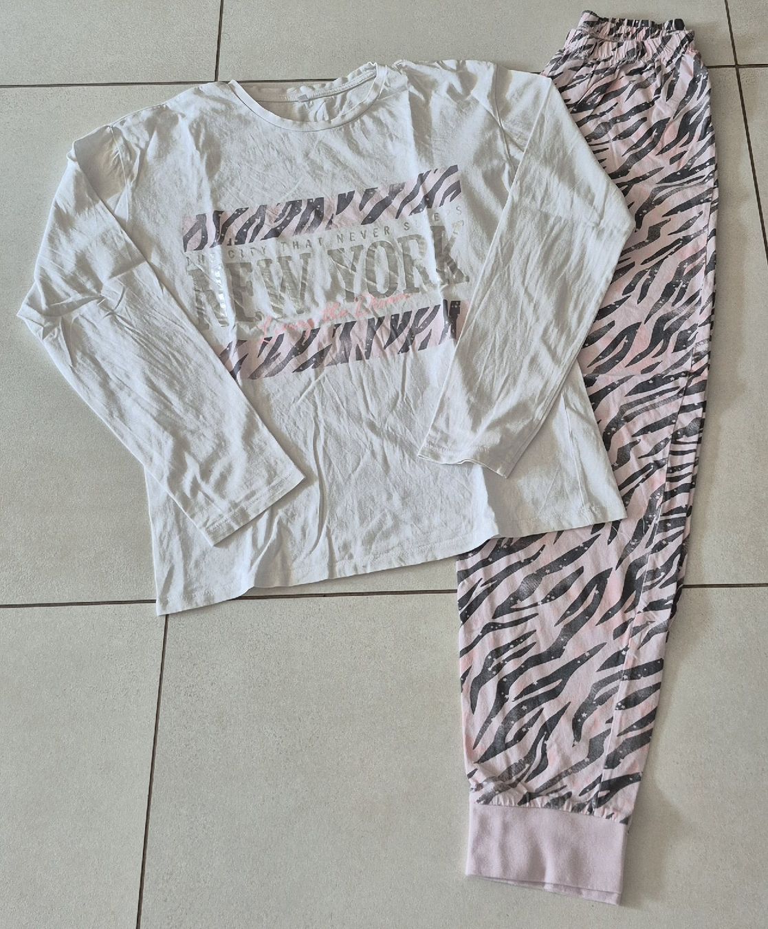 Pigiama & Simili: Joli pyjama taille 170 – Usato da Vouvry venduto da Arwenne 1