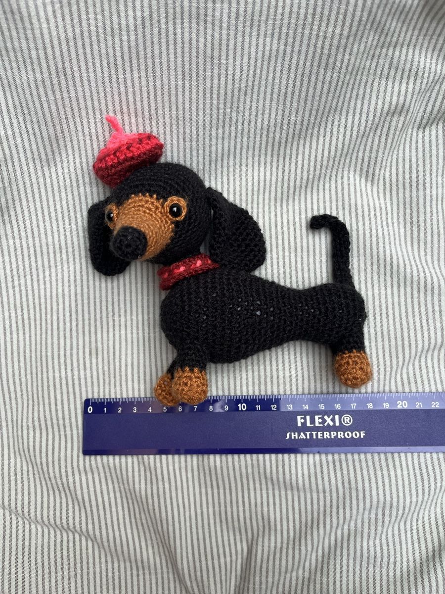 Statuette: Gehäkelter Dackel, Amigurumi – Nuovo (secondo la descrizione) da Oberwil BL venduto da fab_9bkn 1