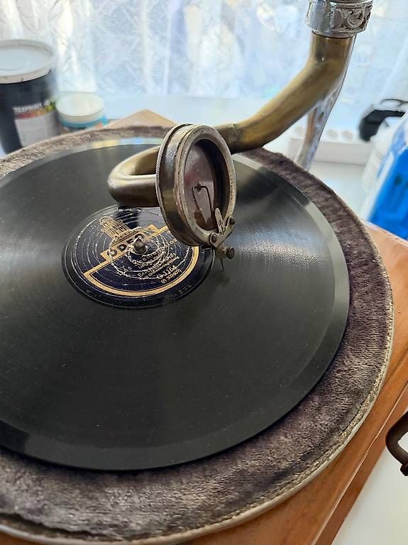 Tourne-disques: antikes Grammophon – D'occasion à Engelburg par Evrofe 1