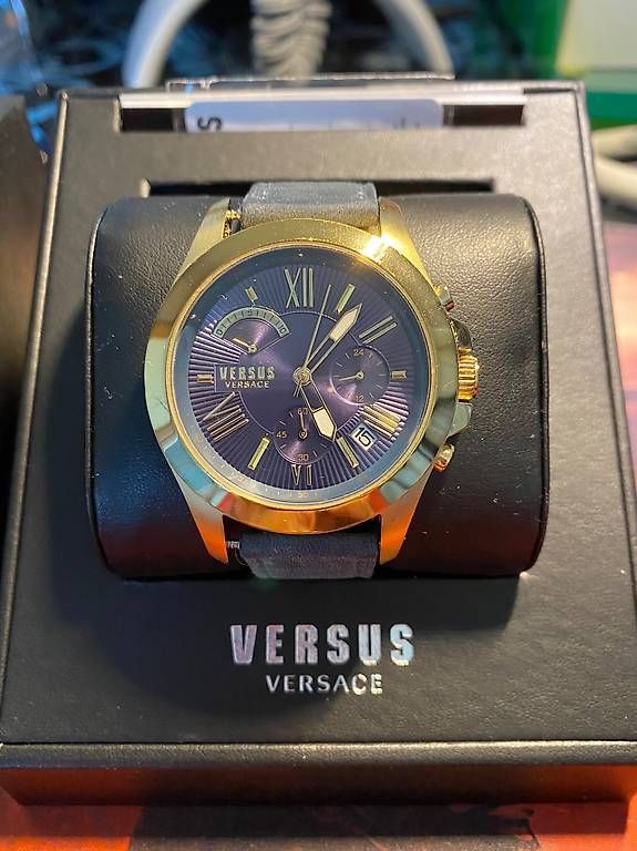 Orologi: Versace Versus Herrenuhr – Usato da Pratteln venduto da Sylvie027
