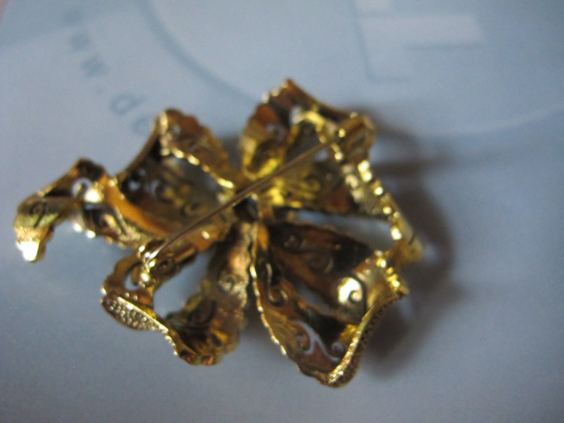 Broches & Aiguilles: Wunderschöne Brosche Schleife, rot Strass, Goldfarben, Top! – Neuf (Voir description) à Löhningen par Chimae67 3