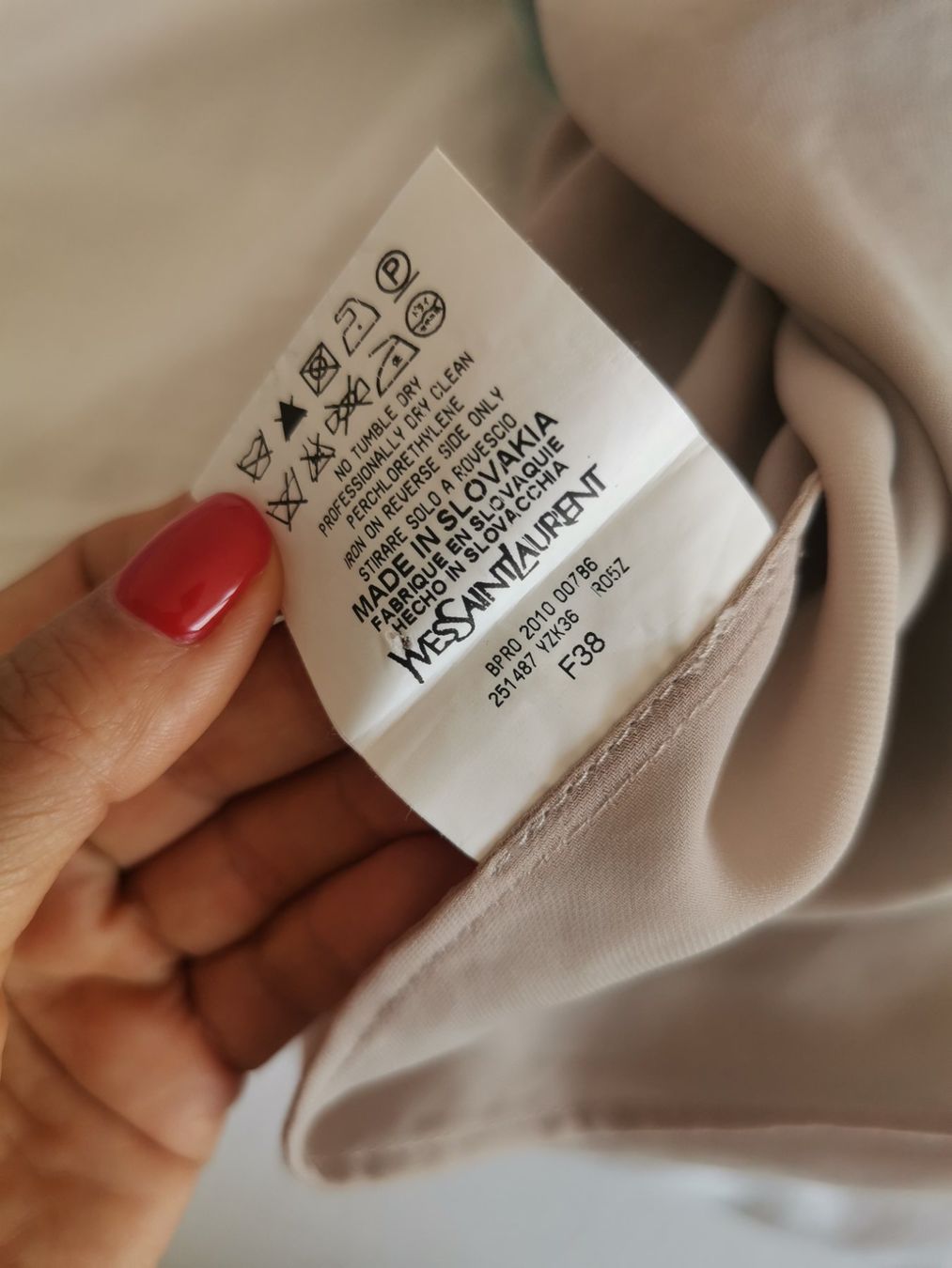 Saint Laurent Kleider: Yves Saint Laurent Kleid, 100 % silk – Gebraucht aus Zollikon von Oksana206 3