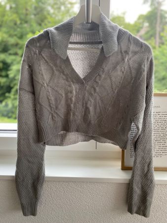 Grauer Kurzstrickpullover mit Kragen cropped, Grösse S