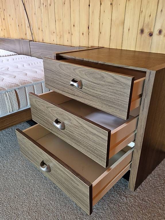 Betten: Doppelbett + Nachttische – Gebraucht aus Grindelwald von jana2094 1