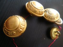 Militaire, 5 boutons métalliques de la légion France.
