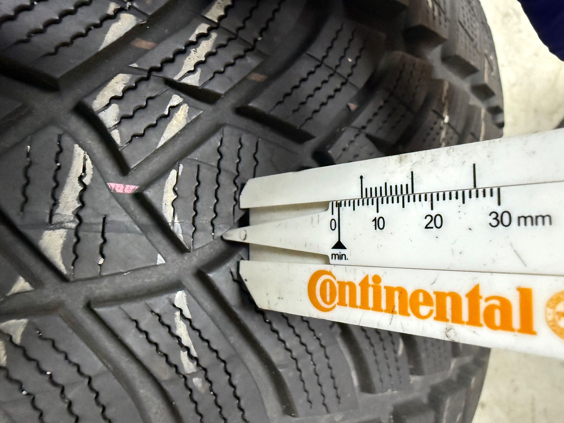 Altro in Scrittura & Disegno: Winter Reifen 275/40 R21 – Usato da Neuenhof venduto da BleronBytyqi6 3