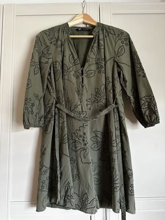 Robe Zara verte taille S brodée avec ceinture