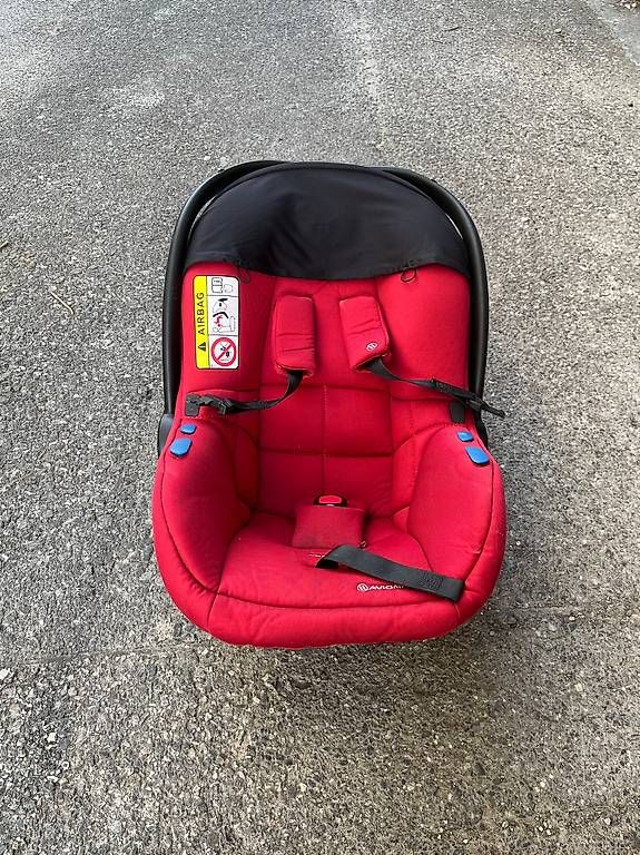 Seggiolini per auto: Siège auto / cosy utra léger – Usato da Le grand saconnex venduto da car_78n8