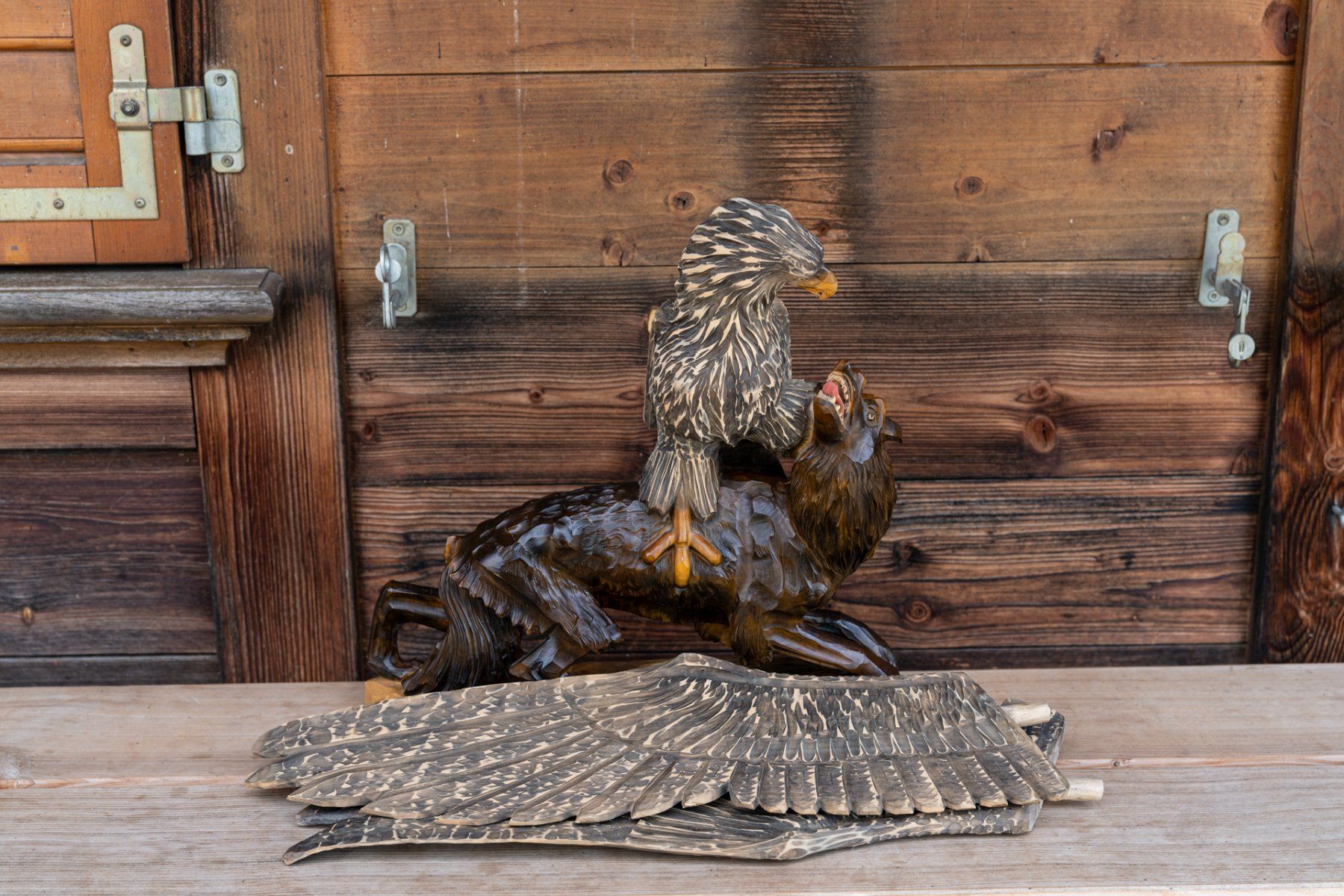 Skulpturen & Statuen: Adler auf Wolf aus Holz, handgeschnitzt – Gebraucht aus Alchenstorf von mab1410 2