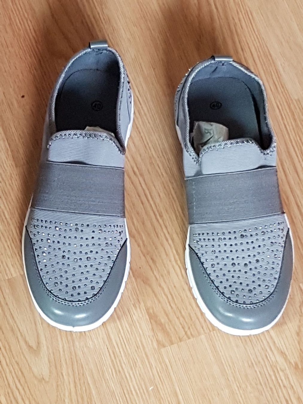 Scarpe da donna: Neue Sport und FreizeitschuheGr.40klein geschnitten eher 39 – Nuovo (secondo la descrizione) da Döttingen venduto da Verkauf 3