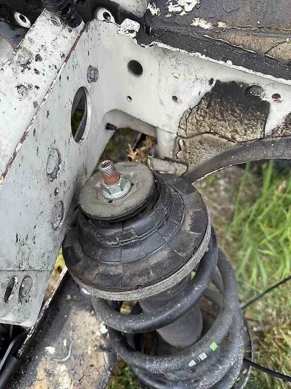 Alle Autoersatzteile: Achsschenkeln vorne Links&Rechts von VW – Gebraucht aus Horgen von 11sh 2